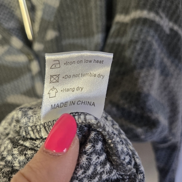 IWOLLENCE Women's Waffle Knit Tunic Blouse - Camo, Size Large - Picture 6 of 7